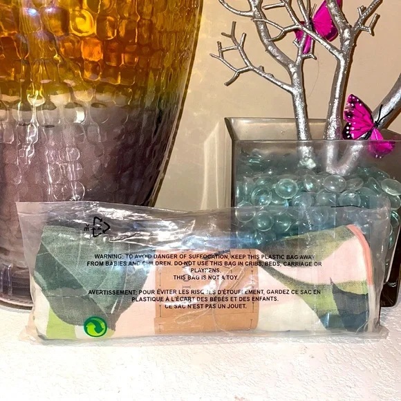 Virginia Wolf Floral Multi Way Wrap - Picture 4 of 12